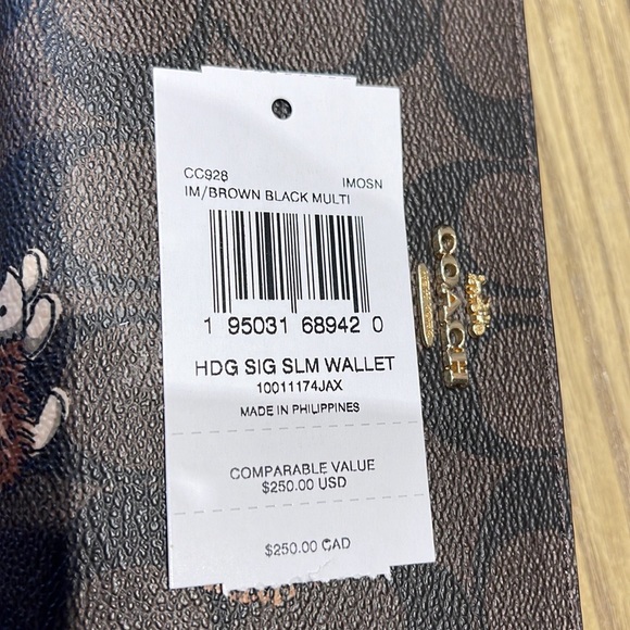 Coach Slim Wallet In Signature Canvas With Hedgehog Print
Gold/Brown Black Multi - Picture 6 of 16